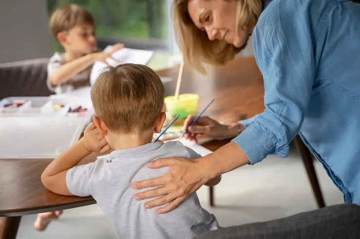 nino-recibiendo-educacion-casa_23-2149738175
